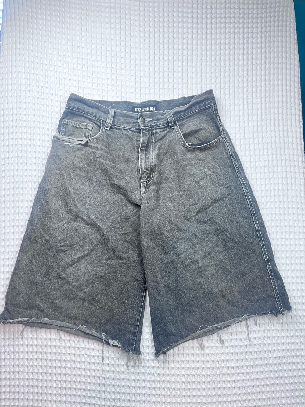 Y2 Randy Gray Denim Jorts Skull Pocket Raw Hem Baggy Shorts Size 32
